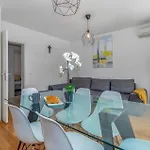 2 Bedroom Awesome In *
