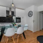 2 Bedroom Awesome In *