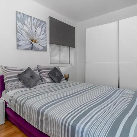 Apartment 2 Bedroom Lovely In Dramalj