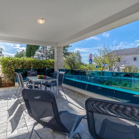 2 Bedroom Lovely In Apartment