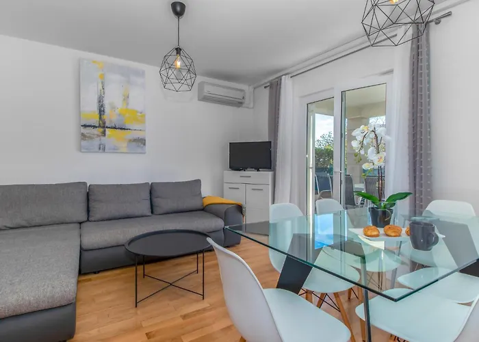 2 Bedroom Lovely In
