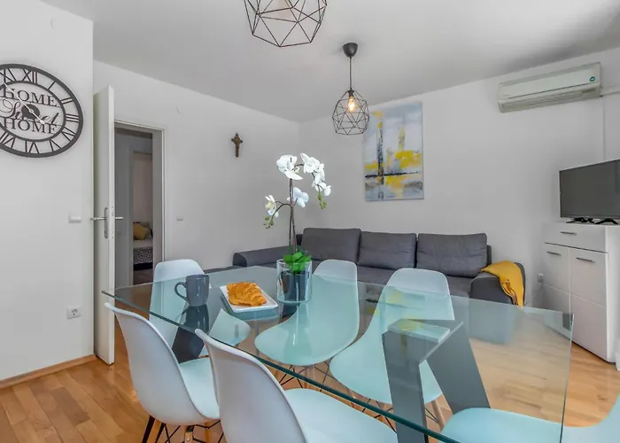 2 Bedroom Lovely In *