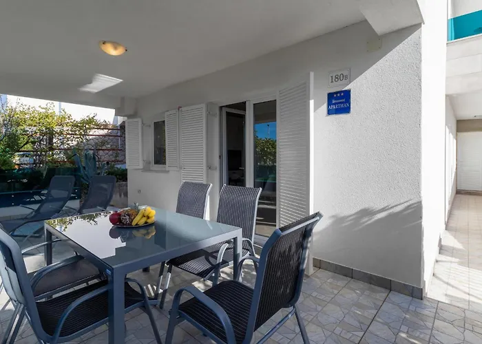 Apartamento 2 Bedroom Lovely In