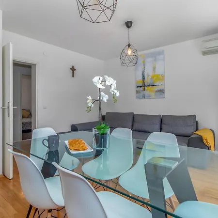 2 Bedroom Awesome In *