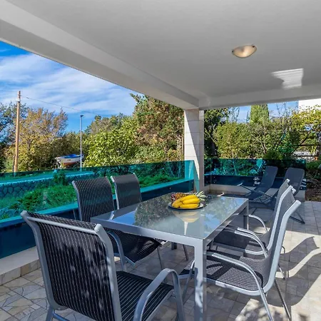 Διαμέρισμα 2 Bedroom Lovely In Dramalj