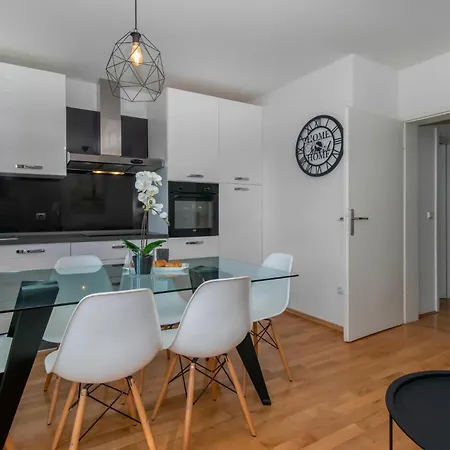 2 Bedroom Awesome In *