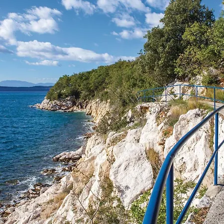 2 Bedroom Lovely In Dramalj