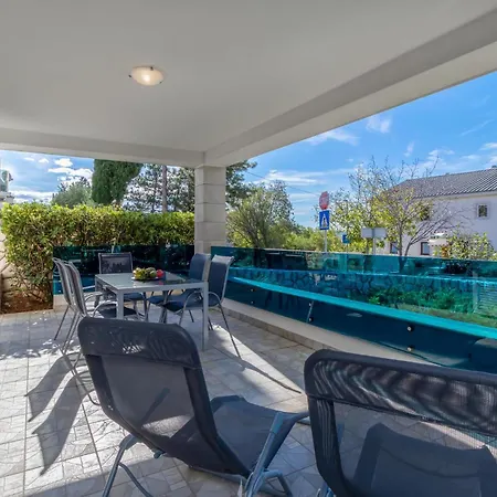 2 Bedroom Awesome In Lejlighed