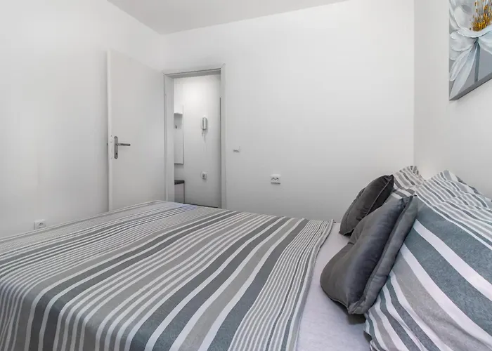 2 Bedroom Lovely In Διαμέρισμα Dramalj