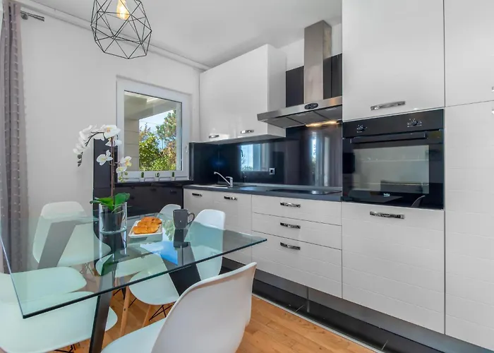 2 Bedroom Lovely In Διαμέρισμα Dramalj