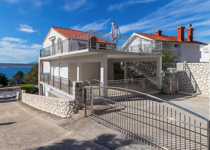 2 Bedroom Lovely In Dramalj