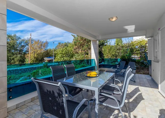 Διαμέρισμα 2 Bedroom Lovely In Dramalj