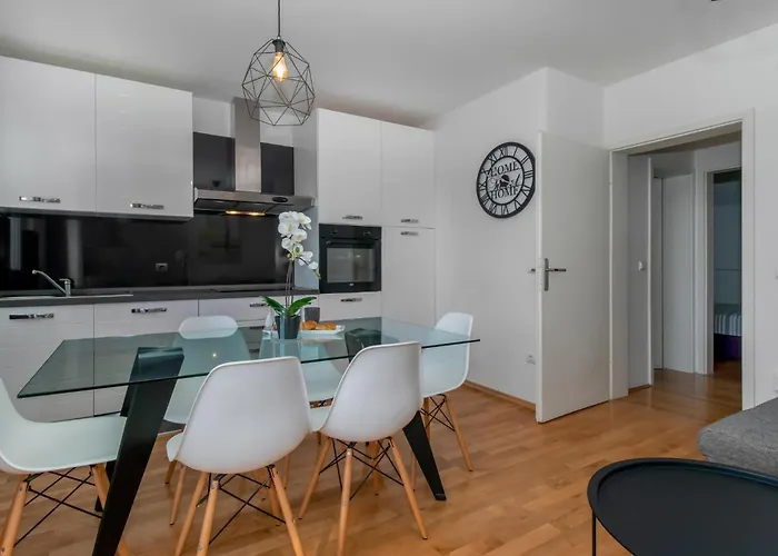 2 Bedroom Lovely In *