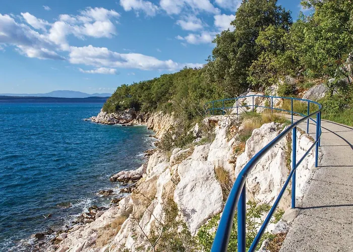 2 Bedroom Lovely In Dramalj